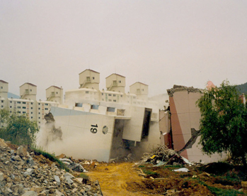 1999 거제 옥명2차 아파트 재건축 공사 중 해체공사.jpg